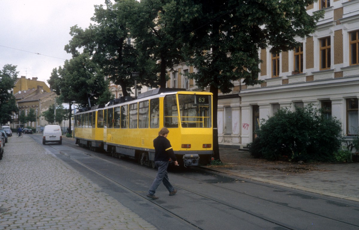 Berlin BVG SL 63 (T6A2+T6A2) Johannisthal, Winkelmannstrasse / Haeckelstrasse im Juli 2005.