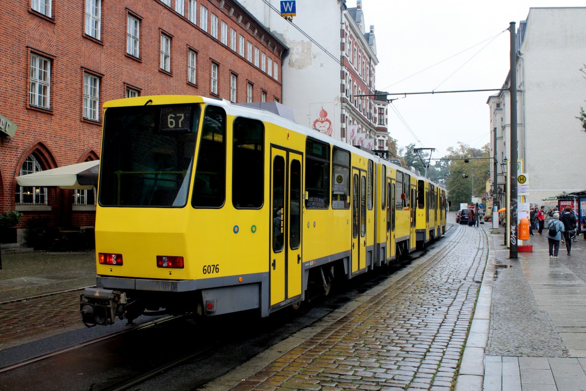 Berlin BVG SL 67 (KT4D 6076 + 6103) Alt-Köpenick / Rathaus Köpenick am 16. Oktober 2014.