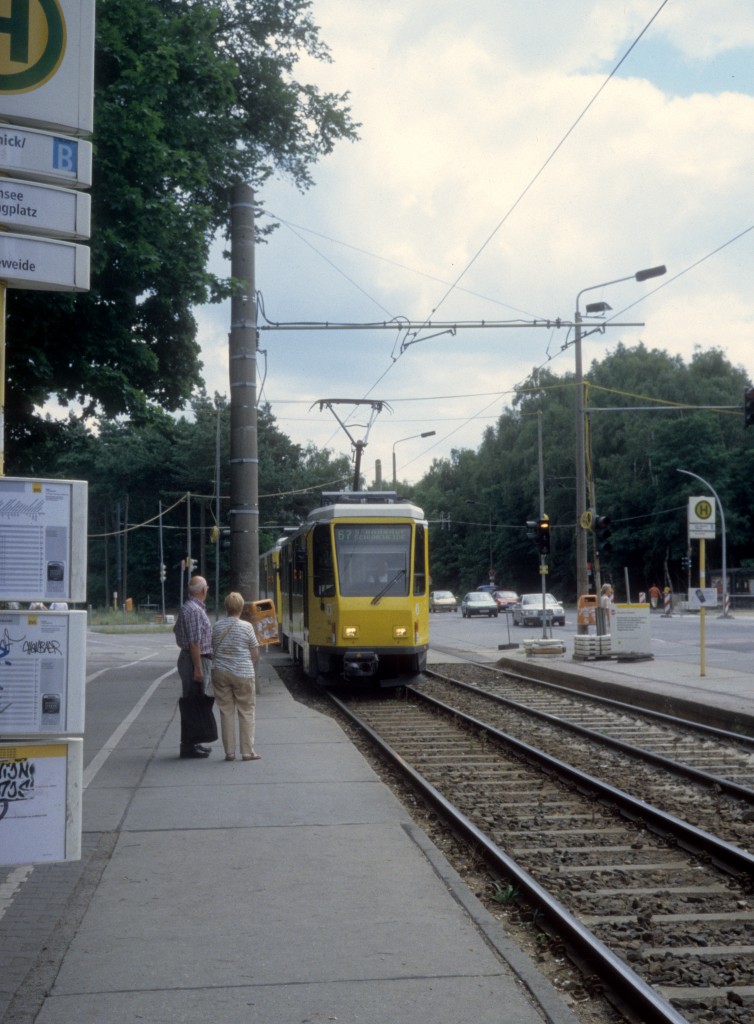 Berlin BVG SL 67 (T6A2 5115) Kpenick, Mggelheimer Damm / Hst. Krankenhaus Kpenick Sdseite am 16. Juli 2005.