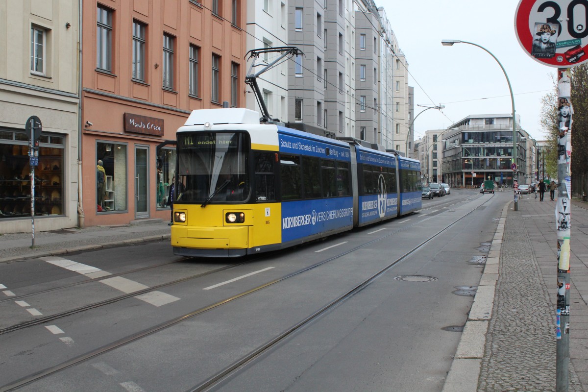 Berlin BVG SL M1 (Adtranz GT6-97 1093) Mitte, Rostenthaler Strasse / Weinmeisterstrasse am 12. April 2015.