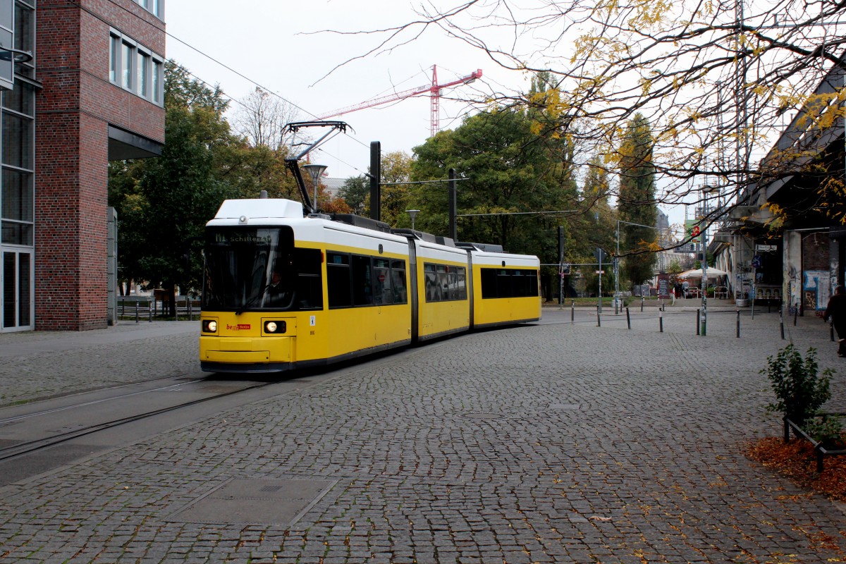 Berlin BVG SL M1 (GT6) Mitte, Henriette-Herz-Platz / Burgstrasse / Neue Promenade am 16. Oktober 2014.