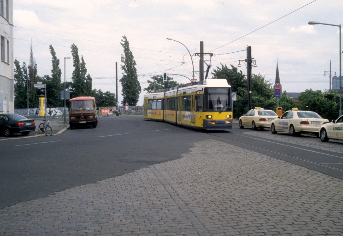 Berlin BVG SL M13 (GT6-94 1015) Helsingforser Strasse im Juli 2005.