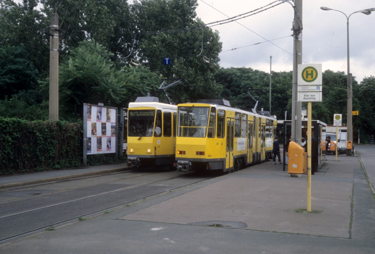 Berlin BVG SL M17 (KT4D) / SL 21 (KT4Dt 7012) S Schöneweide / Sterndamm im Juli 2005.