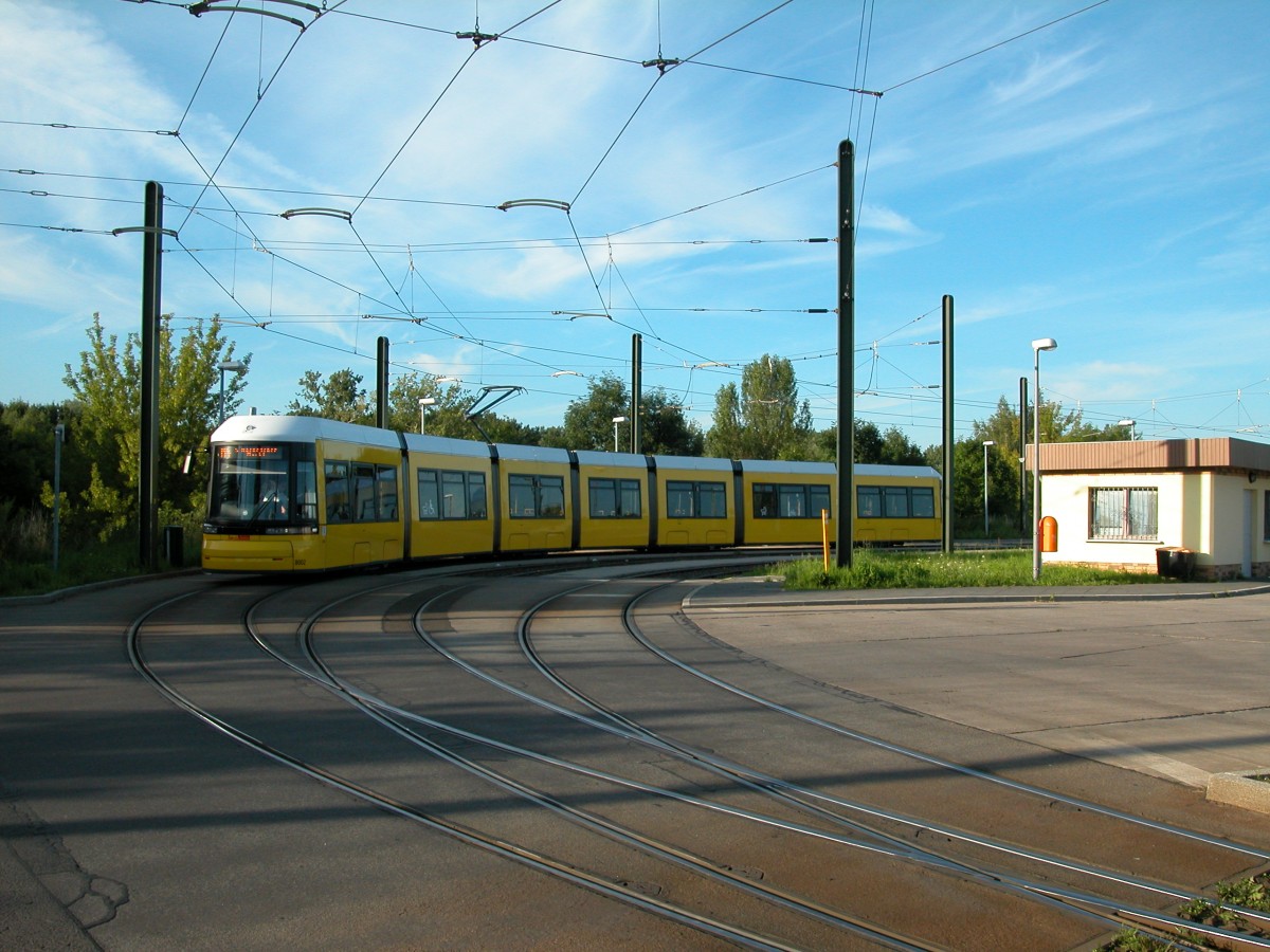 Berlin BVG SL M4 (Bombardier-GT8 11ERL 8002) Falkenberg am 23. Juli 2012.