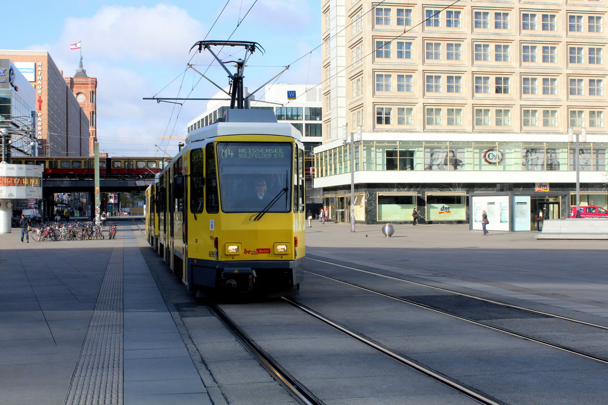 Berlin BVG SL M4 (KT4D 6099) Mitte, Alexanderplatz am 22. April 2016.