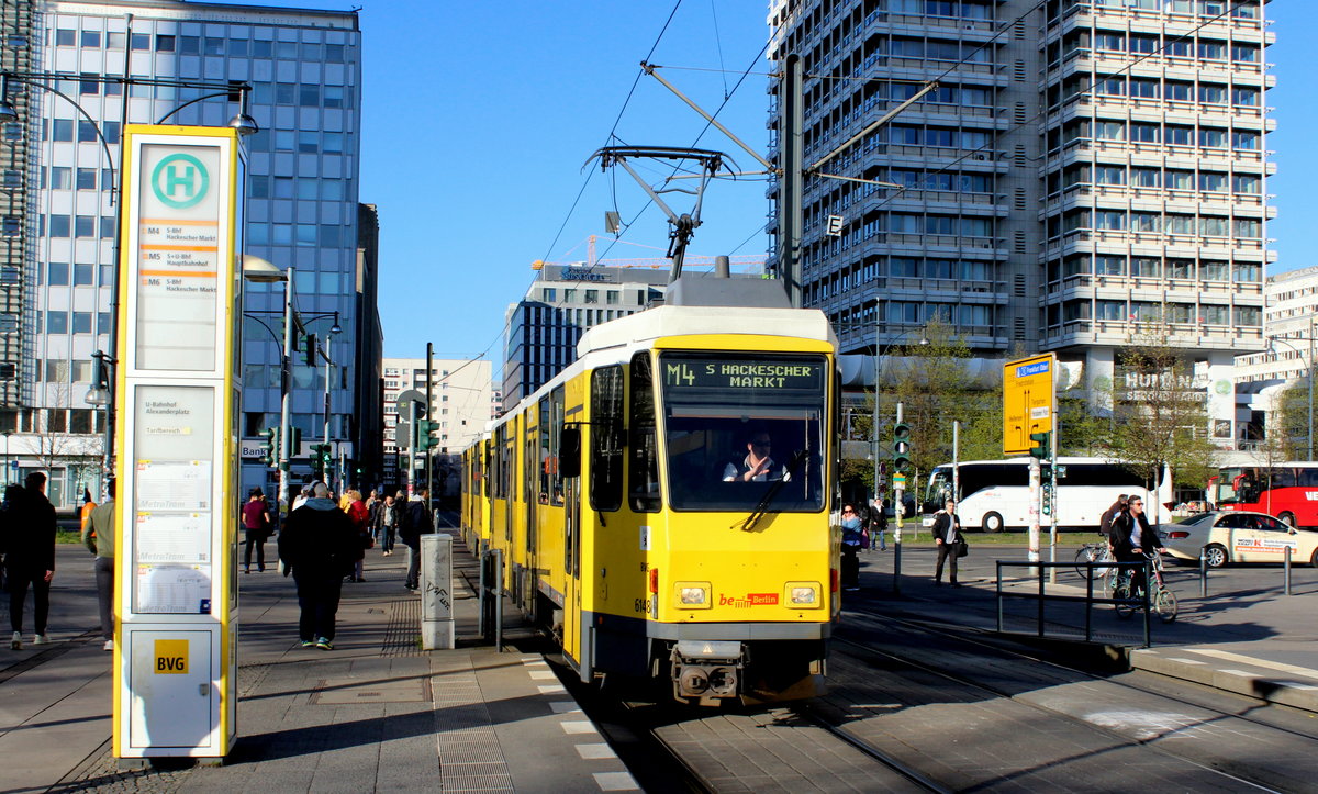 Berlin BVG SL M4 (KT4D 6148 + KT4D) Mitte, Alexanderplatz am 21. April 2016.
