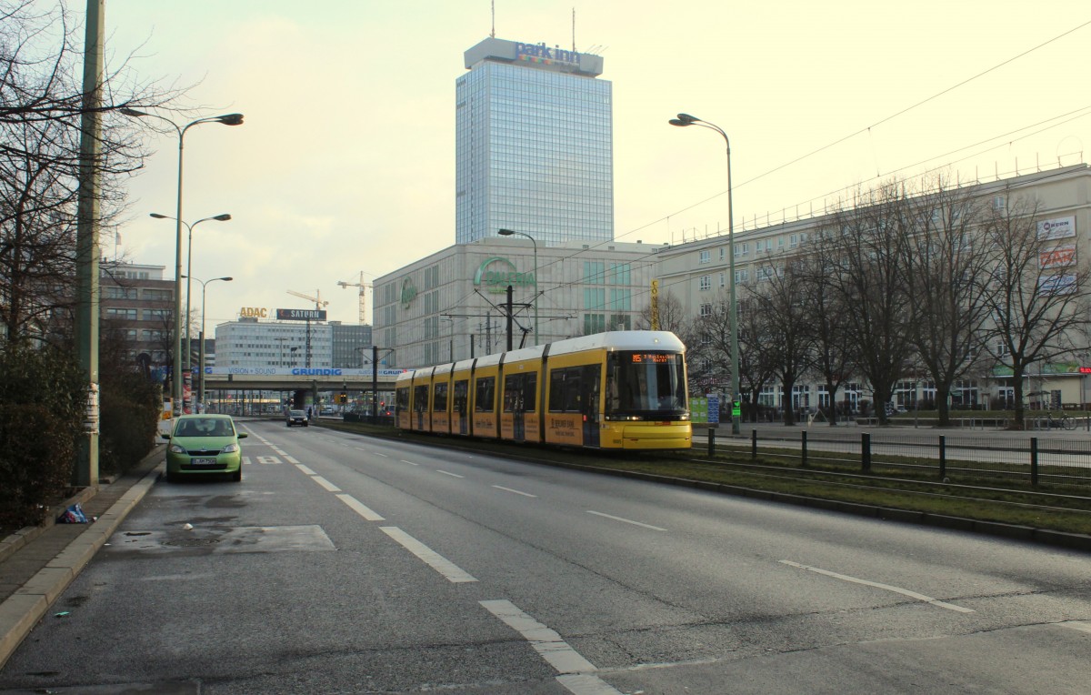 Berlin BVG SL M5 (Bombardier-GT8-11ERL 8005) Karl-Liebknecht-Strasse am 28. Februar 2015.