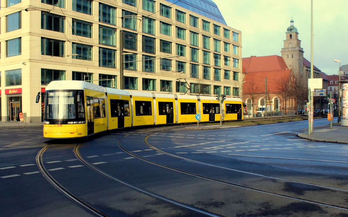 Berlin BVG SL M5 (Bombardier-GT8-11ZRL 9004) Spandauer Strasse / Karl-Liebknecht-Strasse am 28. Februar 2015.