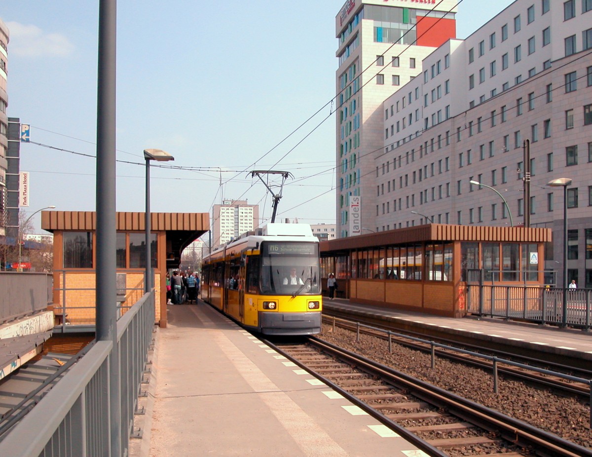 Berlin BVG SL M6 S Landsberger Allee am 6. April 2009.