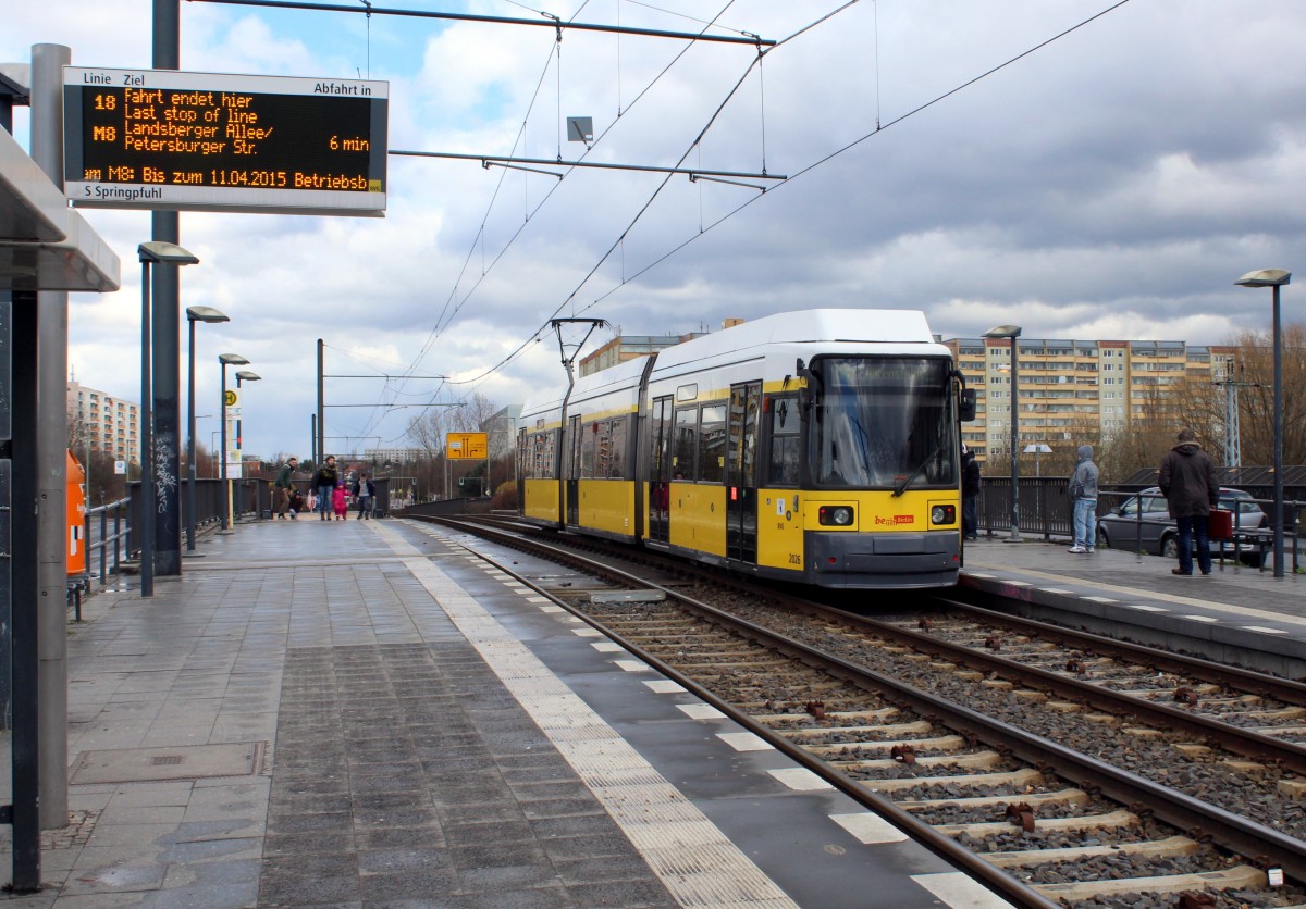 Berlin BVG SL M8 (Bombardier GT6-99ZR) Marzahn, Allee der Kosmonauten (Hst. S-Bf Springpfuhl) am 31. März 2015.