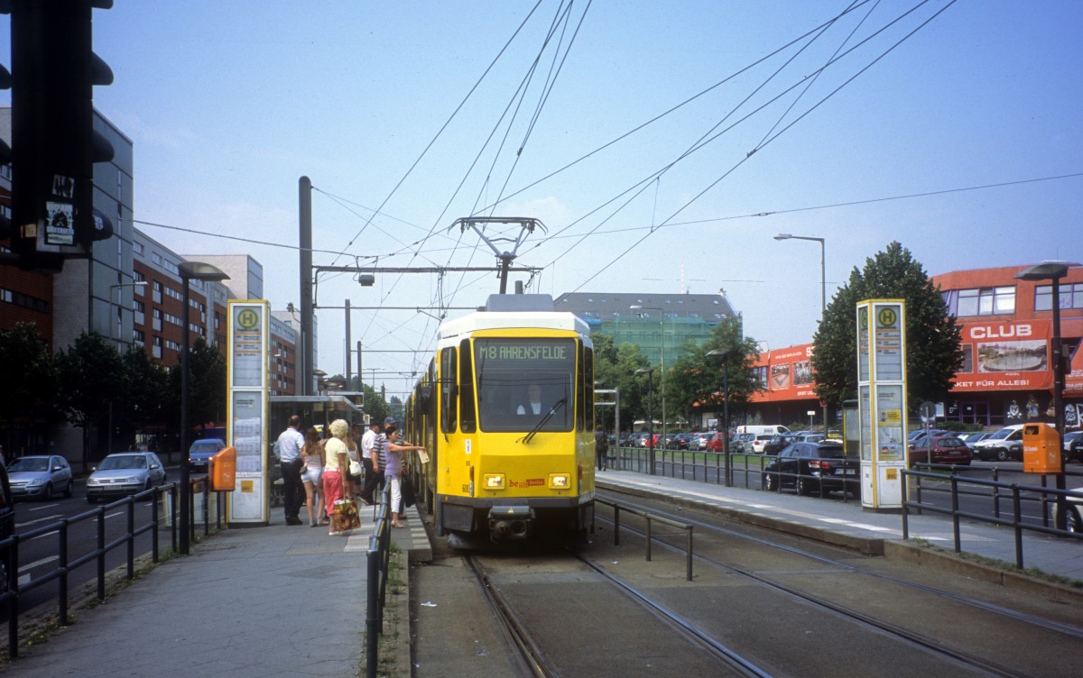 Berlin BVG SL M8 (KT4D 608x) Landsberger Allee / Petersburger Strasse am 26. juli 2012.