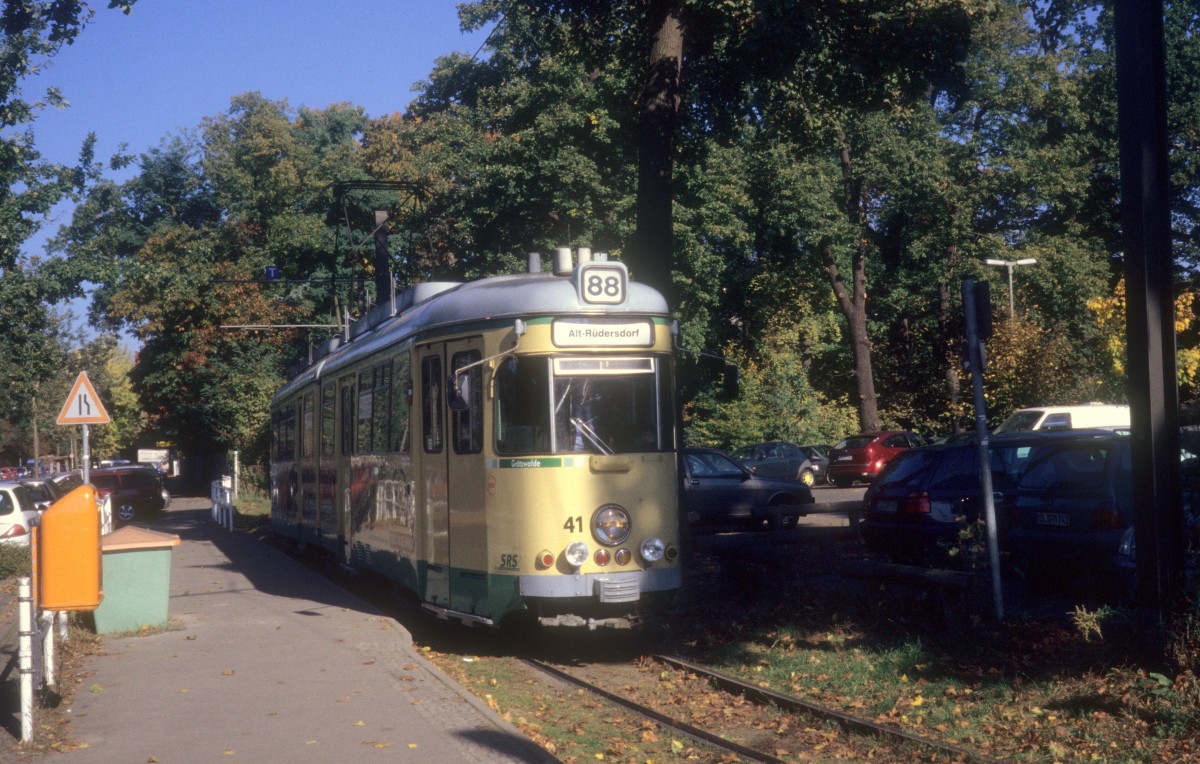 Berlin-Friedrichshagen SRS SL 88 (DWAG-GT6 41) S Friedrichshagen / Dahlwitzer Landstrasse am 19. Oktober 2005. 