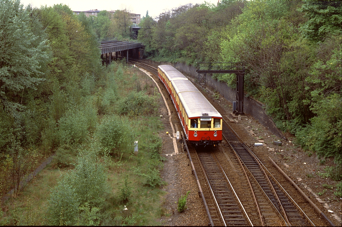 Berlin-Gesundbrunnen - Blick von der Brücke Badstraße nach Westen (10-1988).