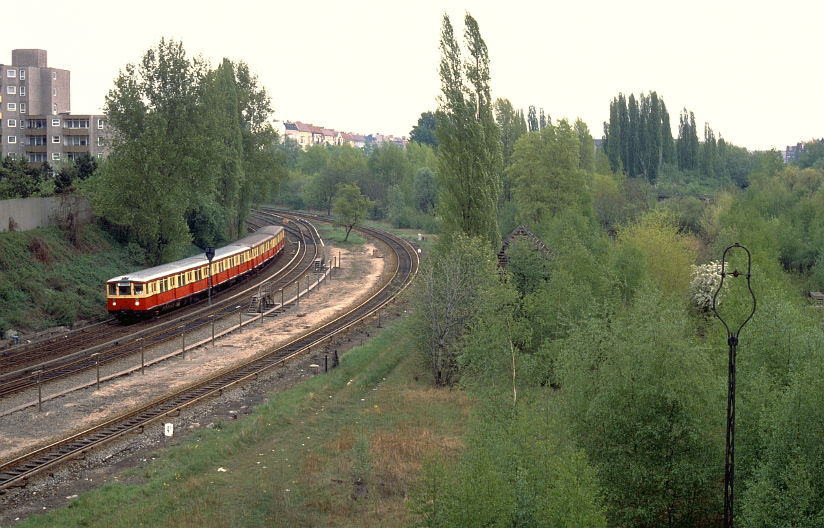 Berlin-Gesundbrunnen - Blick von der Brücke Swinemünder Straße in Richtung Osten (10-1988).