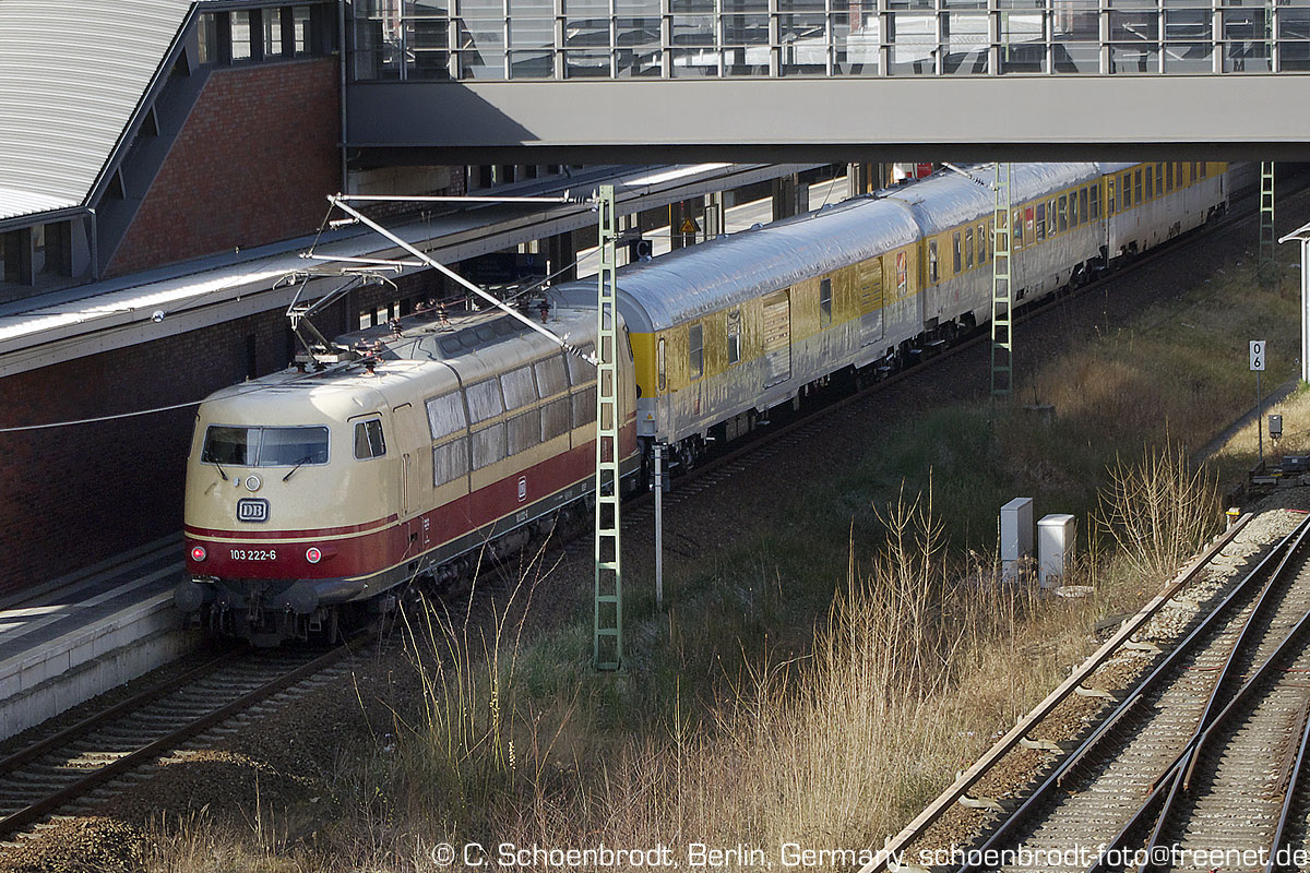 Berlin Gesundbrunnen, DB E-Lok 103 222-6 mit Messzug am Bahnsteig. 20. März 2014