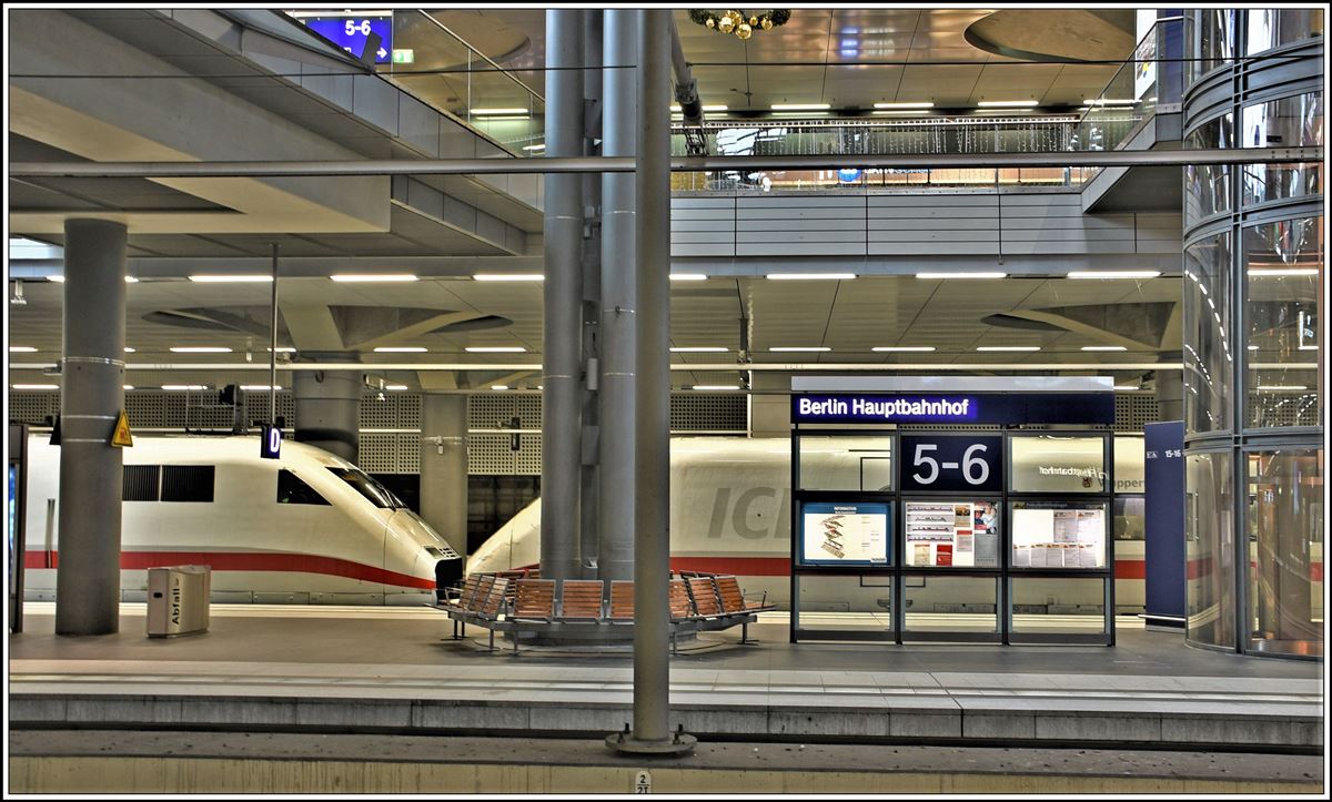 Berlin Hbf Tief mit zwei ICE 2 (17.11.2019)