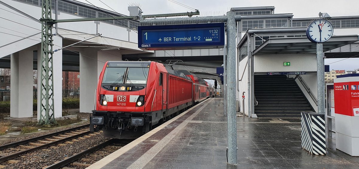 Berlin Ostkreuz im Januar 2021 RB14 zum BER