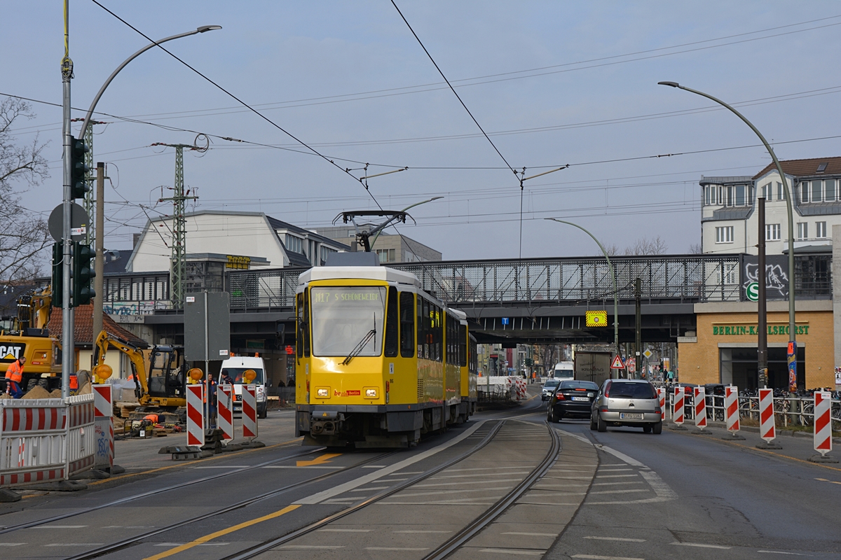 Berlin, Treskowallee. Tatra KT4DM-Traktion auf dem Weg nach Schöneweide. Die Aufnahme stammt vom 15.02.2018. 