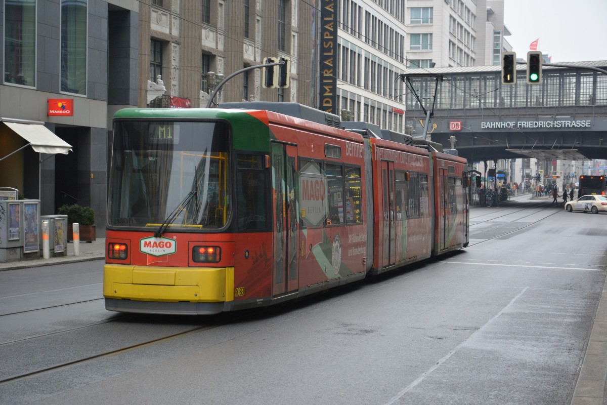 Berliner Straßenbahn an der Friedrichstraße. Aufgenommen am 07.02.2015 / M1 zum Kupfergraben.

