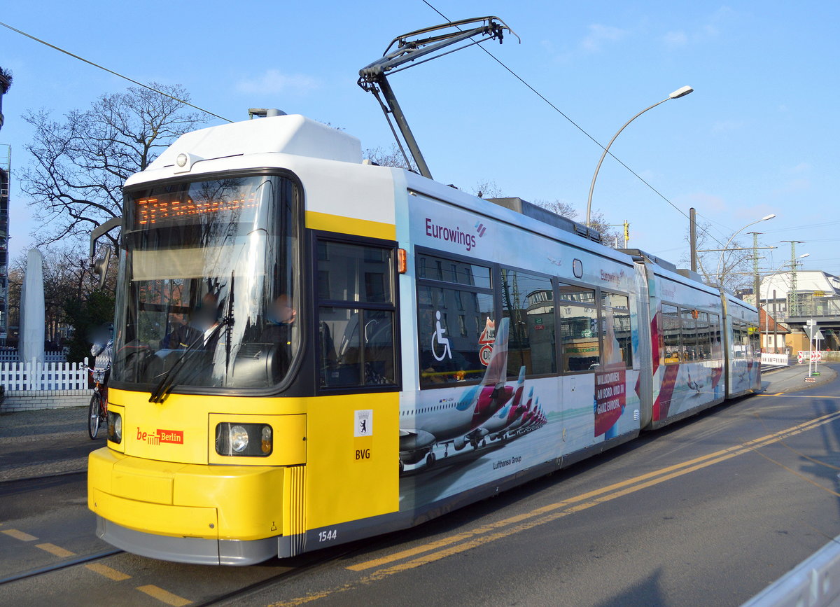 Berliner Straßenbahn Typ GT6U seit 2014 (ex GT6N, jetzt BVG Nr. 1544) als Linie 37 am 13.12.19 Berlin Karlshorst.