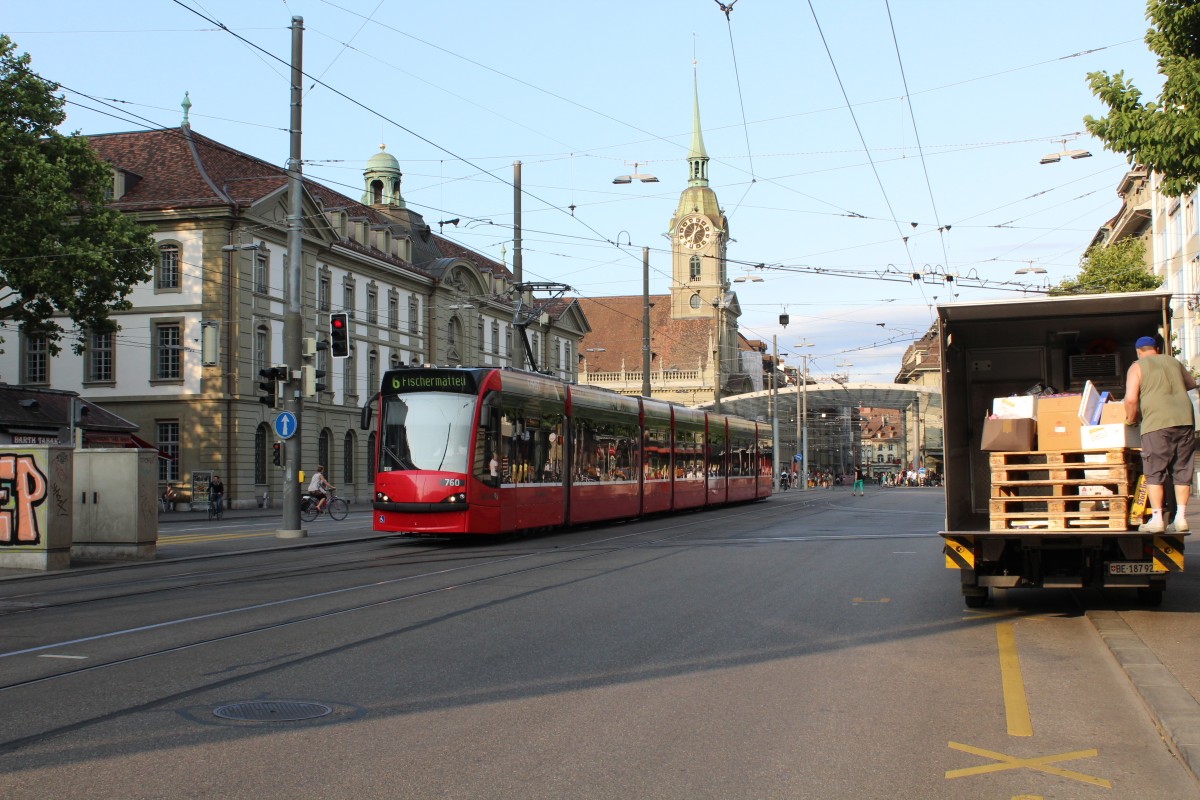 Bern BernMobil Tram 6 (Siemens-Combino Be 6/8 760) Bubenbergplatz am 8. Juli 2015.