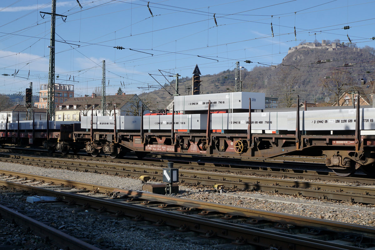 Bern-Lötschberg-Simplon-Bahn/BLS.
Am 6. Februar 2020 brachten die BLS Re 425 183 und Re 425 195 eine Sonderleistung nach Singen.
Fotostandorte von der Strasse her öffentlich zugänglich. Bildausschnitt Fotoshop.
Foto: Walter Ruetsch