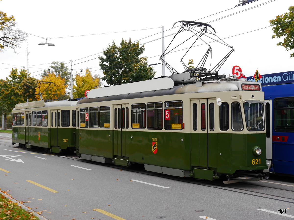 Bern Mobil / Tramverein Bern - Oldtimer Be 4/4 621 mit Beiwagen B 337 beim aufstellen der Fahrzeuge zur Fahrt an der Tramparade anlässlich der 125 Jahr Feier des Berner Tram am 11.10.2015
