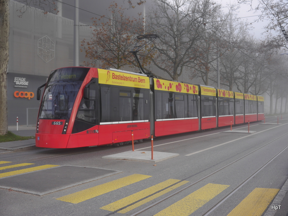 Bern Mobil - Bern im Nebel mit dem Tram Be 6/8 665 unterwegs auf der Linie 9 bei der Haltestelle Center Wankdorf am 22.11.2014