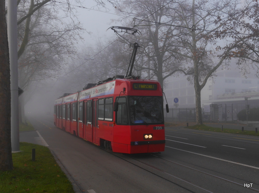 Bern Mobil - Bern im Nebel mit dem Tram Be 4/8 739 unterwegs als Fahrschule am 22.11.2014