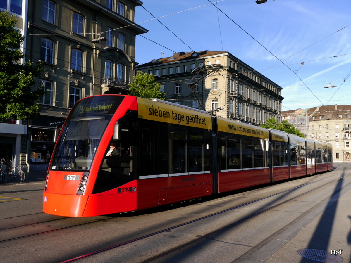 Bern Mobil - Morgen um 07.05 am 26.07.2015 Tram Be 6/8  662 unterwegs auf der Linie 9 kurz vor der Haltestelle beim Bahnhof Bern 