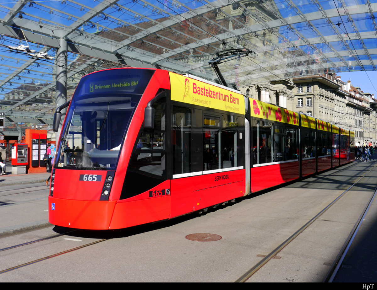 Bern Mobil - Tram 665 unterwegs auf der Linie 8 in der Stadt Bern am 16.03.2019