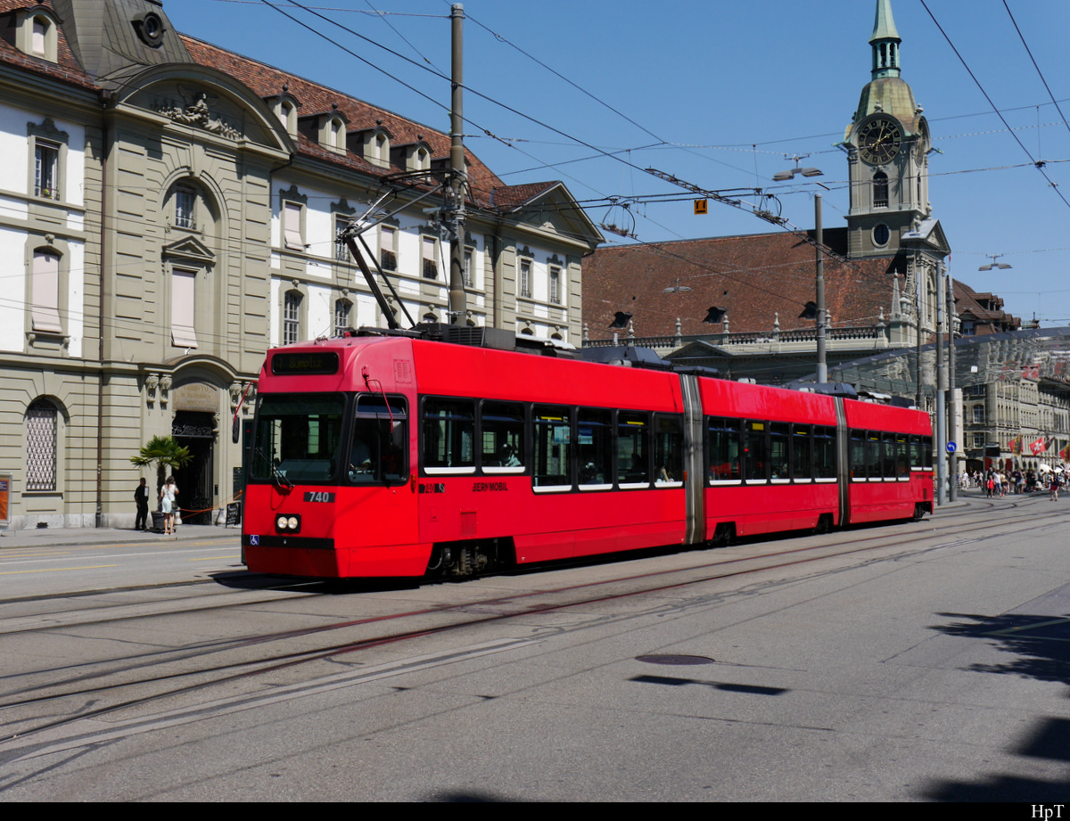 Bern Mobil - Tram 740 unterwegs in der Stadt Bern am 08.08.2020