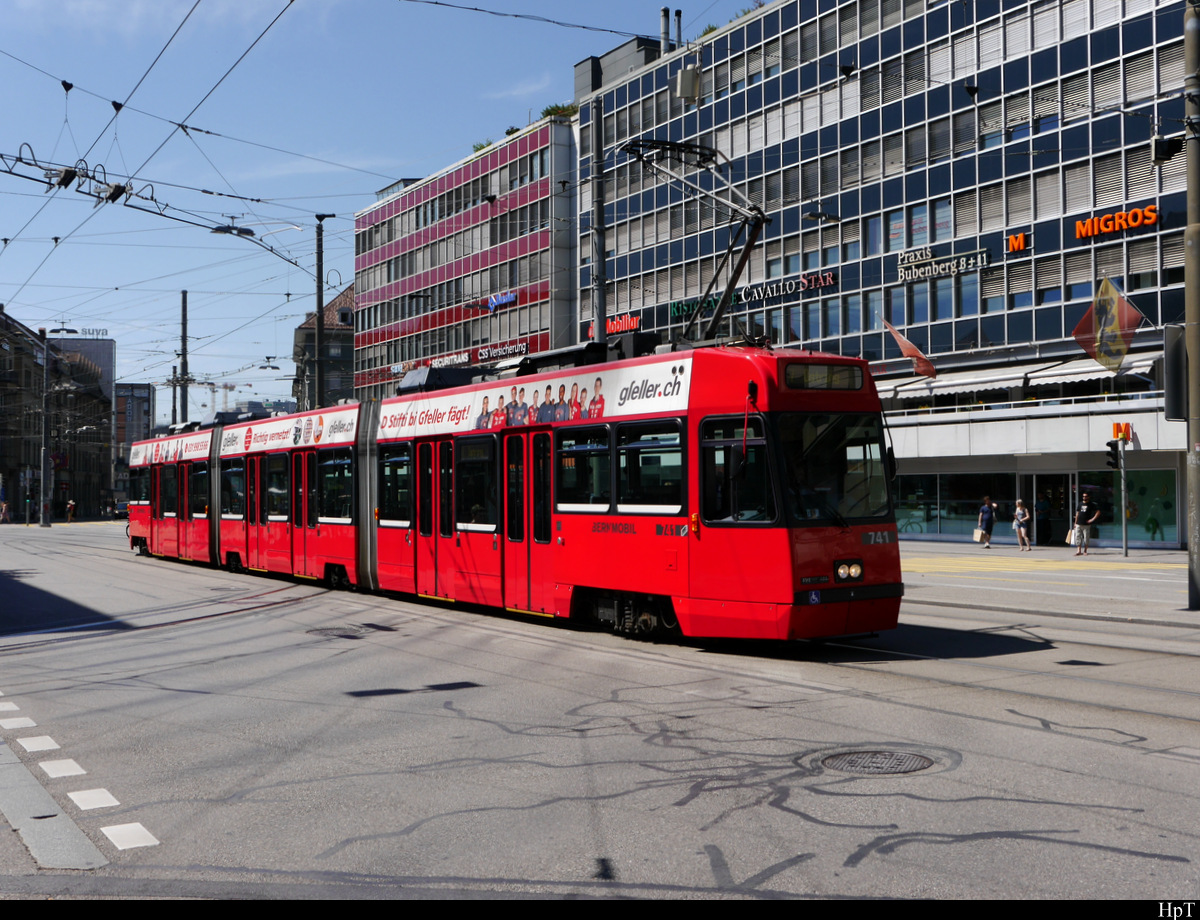 Bern Mobil - Tram 741 unterwegs in der Stadt Bern am 08.08.2020