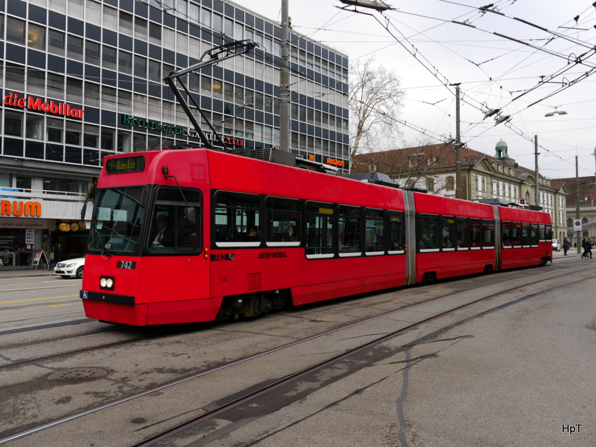 Bern Mobil - Tram Be 4/8 742 unterwegs auf der Linie 7 in Bern am 06.01.2018