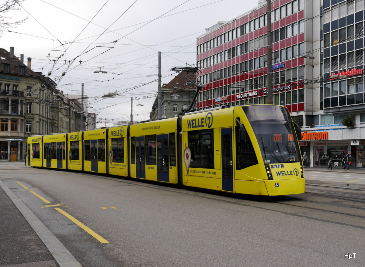 Bern Mobil - Tram Be 6/8 670 unterwegs auf der Linie 9 in Bern am 06.01.2018