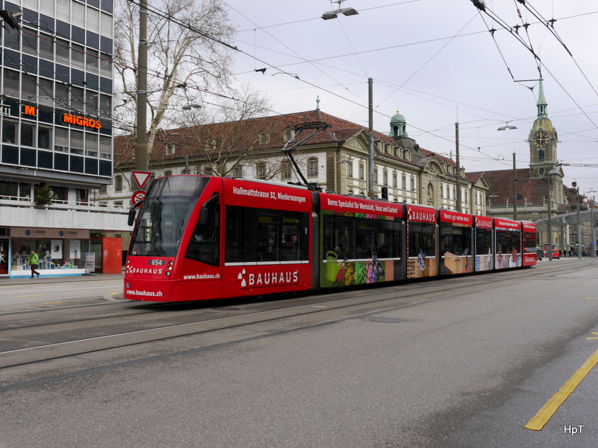 Bern Mobil - Tram Be 6/8 654 unterwegs auf der Linie 6 in Bern am 06.01.2018