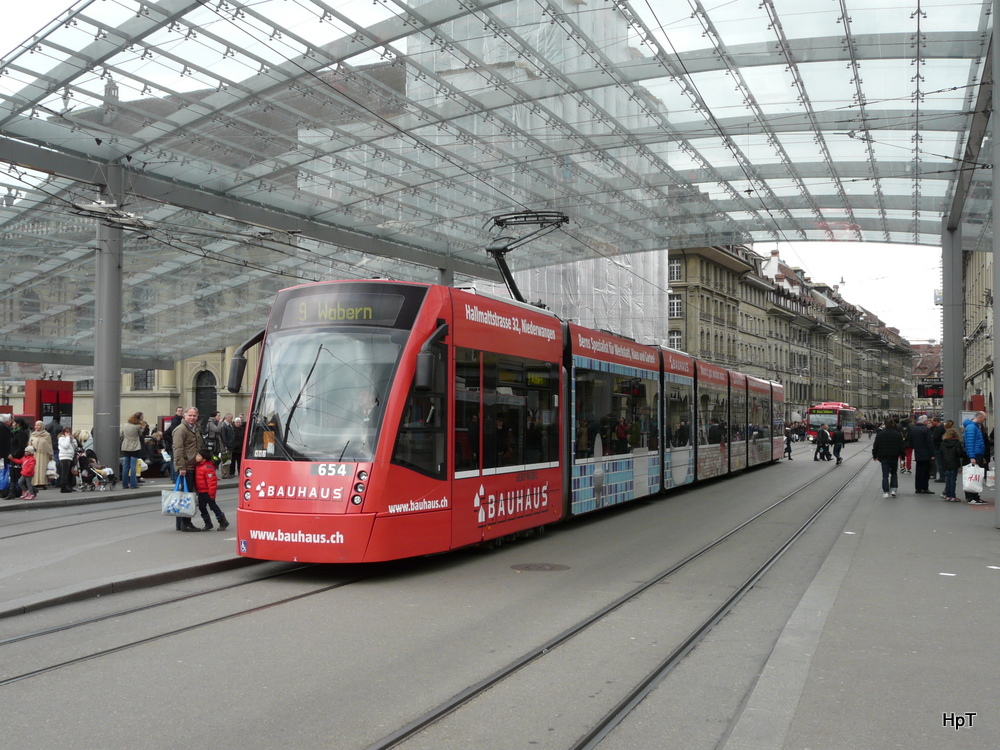 Bern mobil - Tram Be 6/8 654 unterwegs auf der Linie 9 in Bern am 01.03.2014