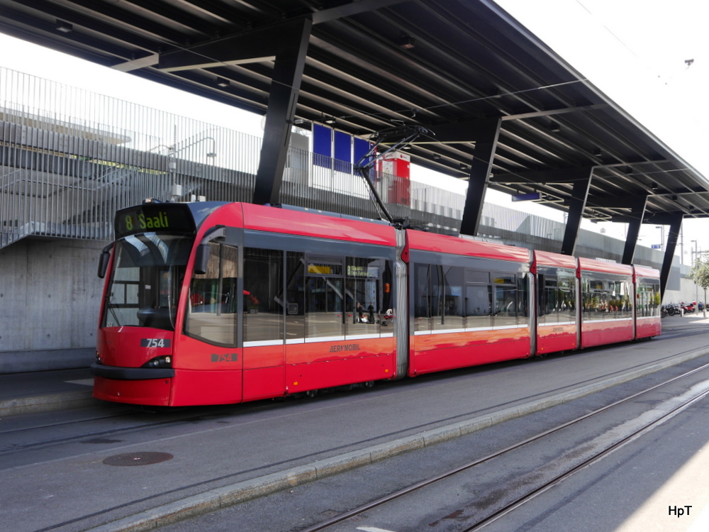 Bern mobil - Tram Be 4/6 754 unterwegs auf der Linie 8 in Bern Brünnen am 21.08.2014