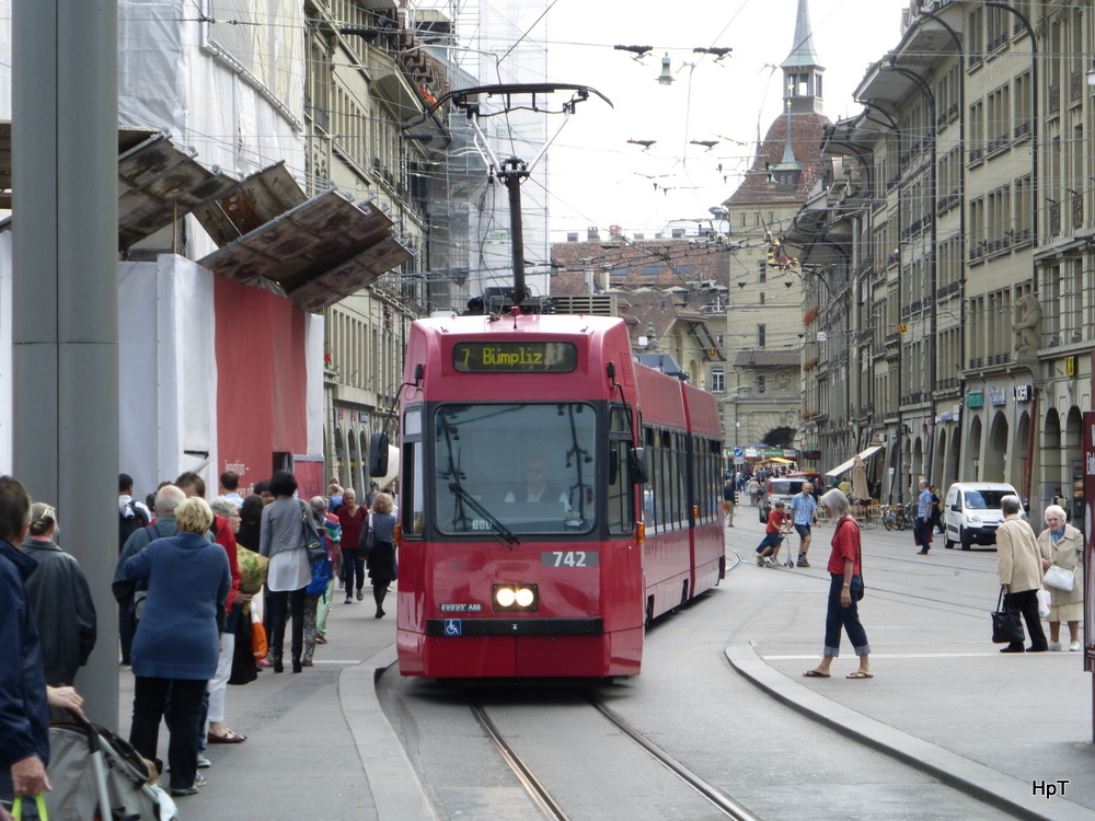 Bern Mobil - Tram Be 4/8 742 unterwegs auf der Linie 7 in Bern am 30.08.2014