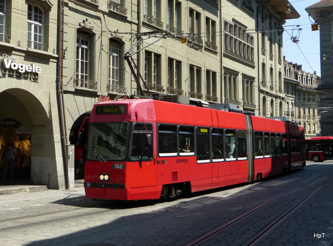 Bern mobil - Tram Be 4/8  740  unterwegs auf der Linie 7 in der Stadt Bern am 06.06.2015