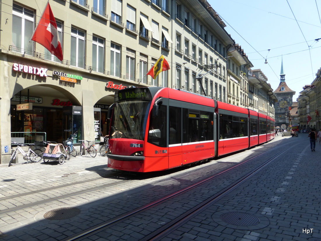 Bern mobil - Tram Be 6/8  764  unterwegs auf der Linie 9 in der Stadt Bern am 06.06.2015