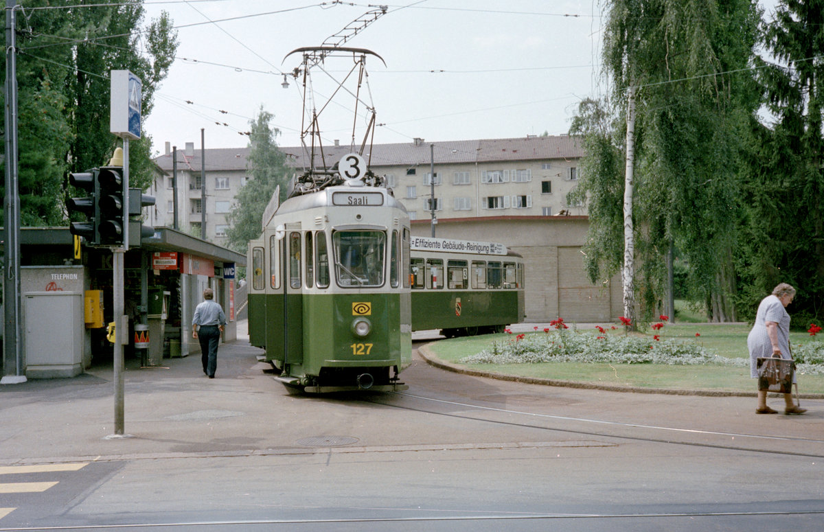 Bern SVB Tram 3 (SWS/BBC/MFO Be 4/4 127) Weissenbühl, Seftigenstrasse (Endstation Weissenbühl) am 29. Juli 1983. - Scan von einem Farbnegativ. Film: Kodak Safety Film 5035. Kamera: Minolta XG-1.