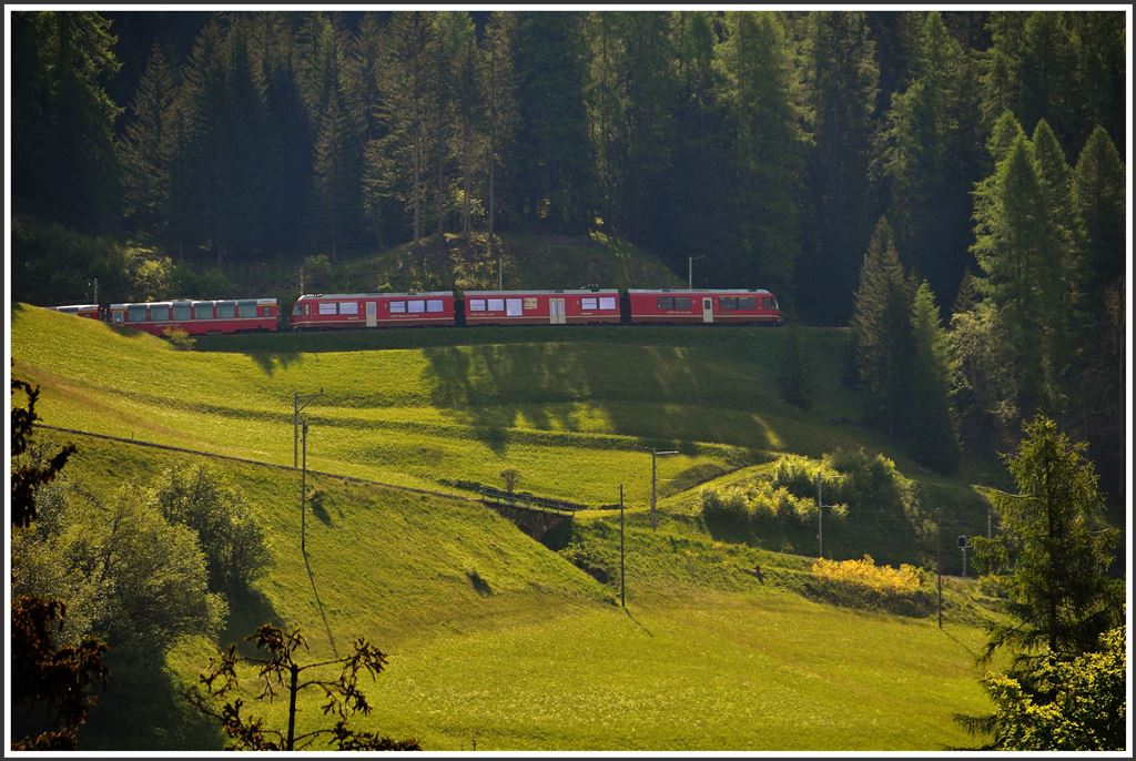 Bernina Express 951 auf der obersten Ebene.(30.05.2015)