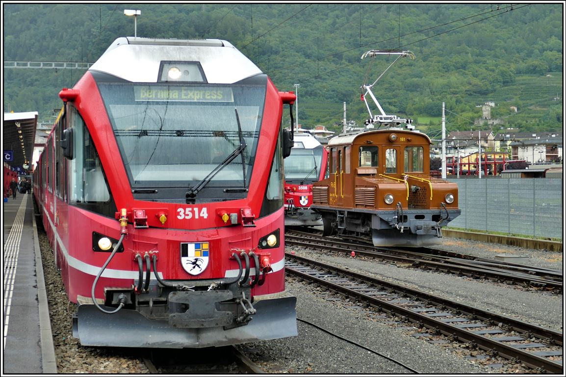 Bernina Express PE900 mit ABe 8/12 3514 steht abfahrbereit in Tirano und Ge 2/2 161 wartet auf den ankommenden Gegenzug. (06.09.2019)