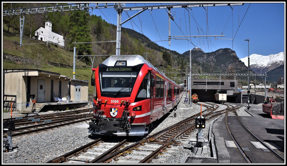 Bernina Express PE951 mit ABe 8/12 3504 trifft in Poschiavo ein. (01.05.2019)