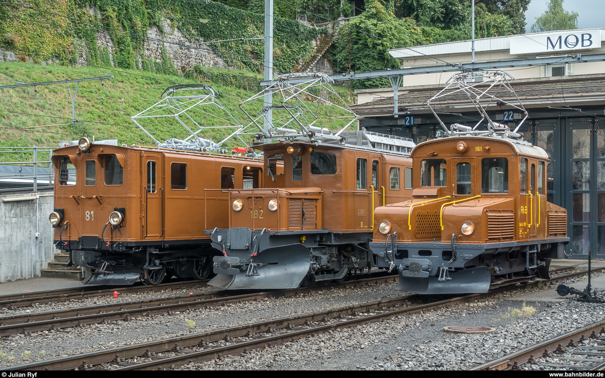 Berninabahn zu Gast bei der Chemin de fer-musée Blonay-Chamby. <br>
Am 25. August 2018 fand eine Aufstellung der vier gegenwärtig bei der BC weilenden Berninabahn-Fahrzeuge vor dem MOB-Depot in Montreux statt. Neben den BC-Fahrzeugen ABe 4/4 35 und der neu restaurierten Ge 4/4 81, sind in diesem Sommer von der RhB das Bernina-Krokodil Ge 4/4 182 und das wieder erbraunte  Eseli  Ge 2/2 161 zu Gast.