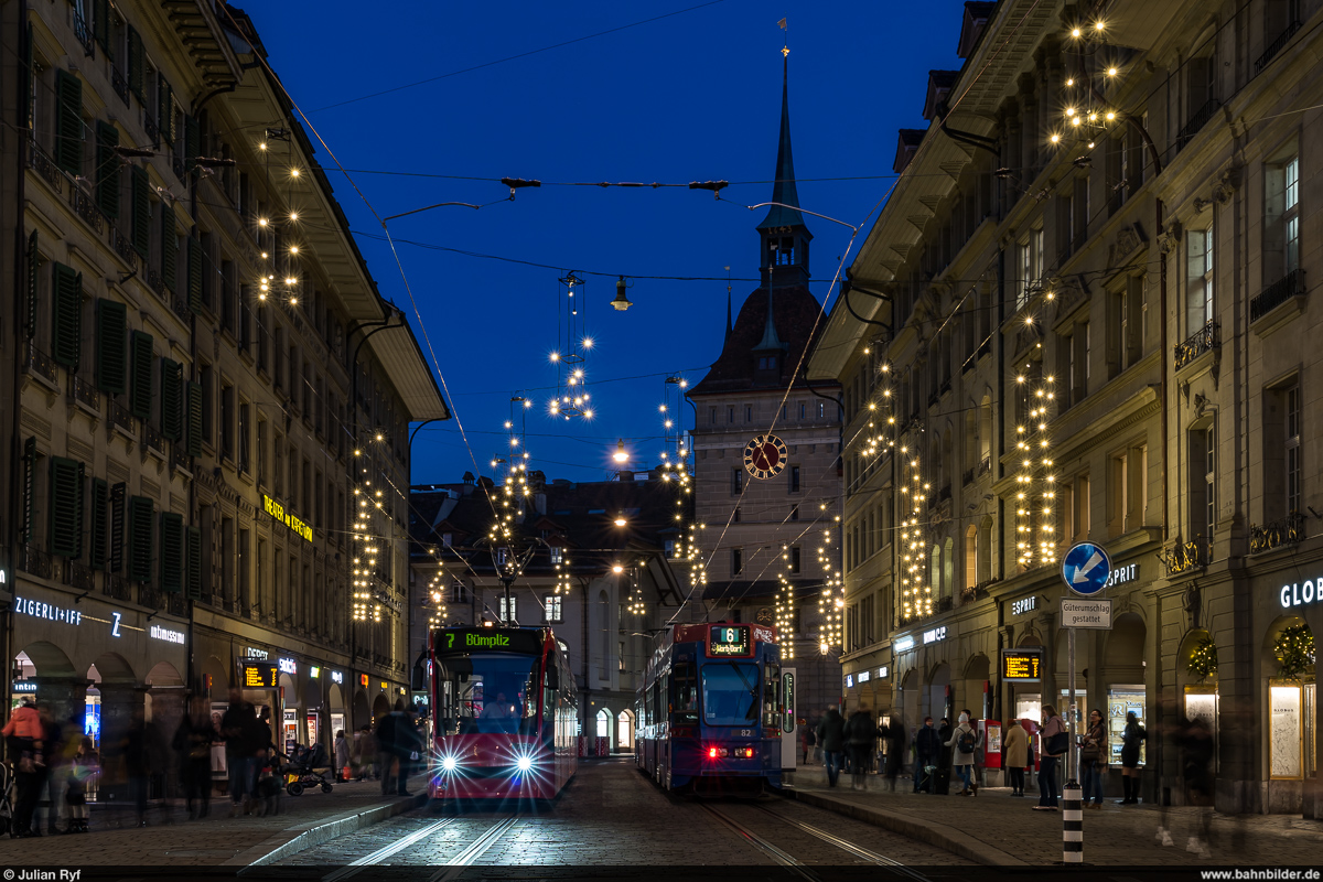 BERNMOBIL Combino Be 4/6 759 & RBS Be 4/10 82 / Bern Bärenplatz, 12. Dezember 2021