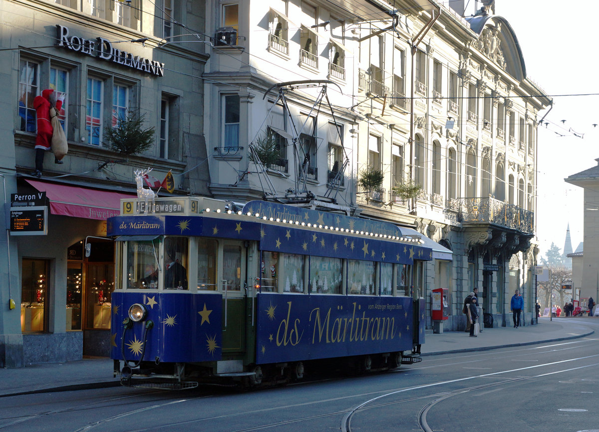 BERNMOBIL: Mit der Weihnachtsstrassenbahn  Märlitram  in Bern unterwegs am 14. Dezember 2016.
Foto: Walter Ruetsch