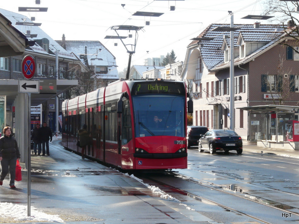 Bernmobil - Tram Be 4/6 758 unterwegs auf der Linie 7 in Bümpliz am 30.11.2013