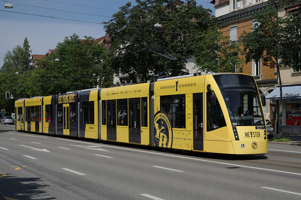 BERNMOBIL YB-MEISTERTRAM.
Ab dem 4. Juni 2018 rollt das Siemens Combino Tram XL Be 4/8 671 in den Farben von YB während ca. 3 Monaten durch Bern.

YB:                                   SCHWEIZER MEISTER 2018.

Schweizer Fussballnationalmannschaft: WELTMEISTER 2018 ?  LEIDER  N E I N

BRA 1 : 1 SUI
SRB 1 : 2 SUI
CRC 2 : 2 SUI

SWE 1 : 0 SUI

Die beiden Aufnahmen sind am 15. Juni 2018 bei den Haltestellen Bethlehem Kirche und Ostring der Tramlinie 8 entstanden.
Foto: Walter Ruetsch 